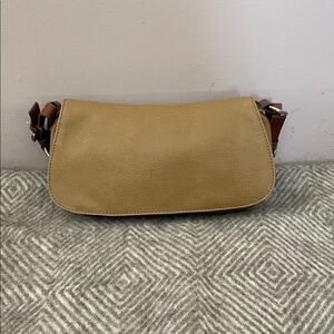 Mondani Elegant Tan Leather Shoulder Bag